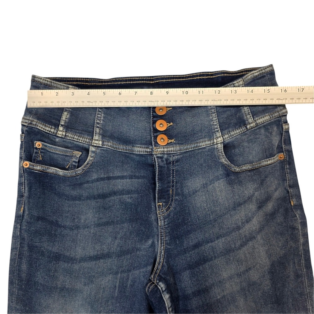 No Boundaries High Rise Sculpting Skinny Crop Jeans Blue Size 17 Triple Button - Picture 3 of 9